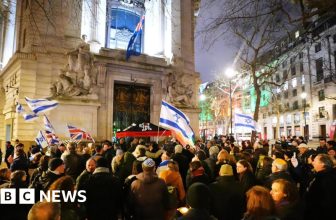 UK events remember Bondi victims as police step up security in Jewish communities