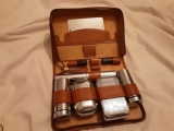 BARGAIN: MEN’S MID CENTURY PERSONAL CARE KIT IN BROWN LEATHER CASE IN VGC.