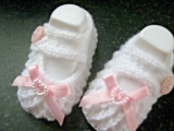 CUTE PAIR HAND KNITTED BABY SHOES in WHITE with PINK BOW size 0-3 MONTHS (2)