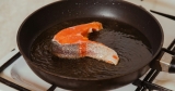 So THAT’s How Restaurants Get Salmon Skin So Crispy