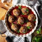 Easy Meatball Recipe: Simple & Versatile!