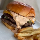 Chopped cheeseburger with fries! Either you know or you don’t. .
.
@revolutionbbq 👈
.
#cheeseburgers #burgers🍔 #coloradobbq… – @revolutionbbq on Tumblr