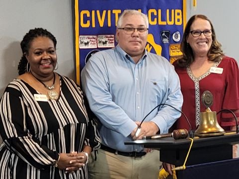 Beth Weldon and Sandra Warren present about ASPSF to the El Dorado Rotary club. 