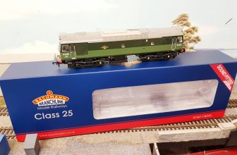 32-341SFX Bachmann BR Class 25/2 No.D5282 BR Two-Tone Green (SYP) SOUND FITTED