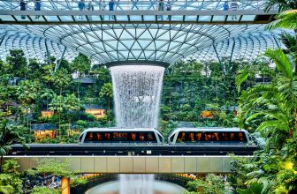 Are airports becoming luxury shopping destinations?