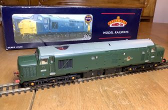 Bachmann 32-778 BR Green Class 37 Diesel Locomotive D6826 with Centre Headcode