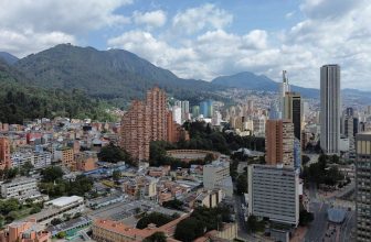 Colombia hikes 2026 minimum wage up nearly 23%