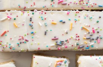 Soft Soft Sugar Cookie Bars with Frosting