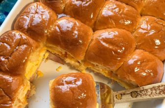 Hawaiian Roll Breakfast Sliders | Modernmealmakeover.com