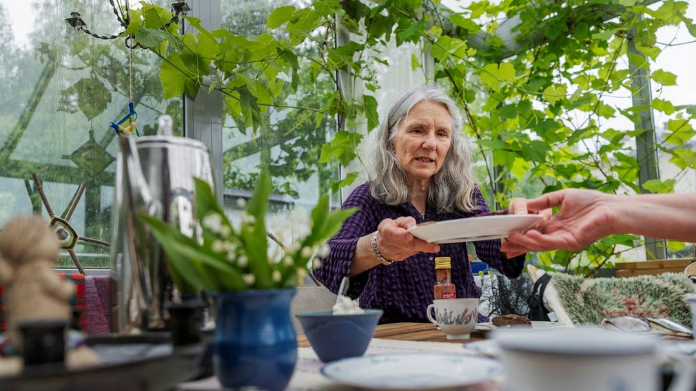 ”Det viktigaste för mig i Uddebo är min trädgård, samodlingen och relationerna, jag får så mycket kärlek här”, säger Marita Heman, 70 år.