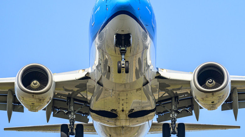 The underside of a Boeing 737 airplane