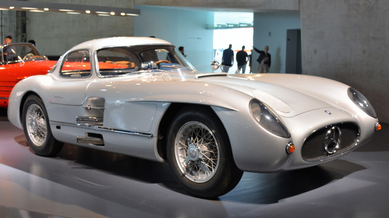 A silver Mercedes 300SLR Uhlenhaut Coupe sits in a car museum