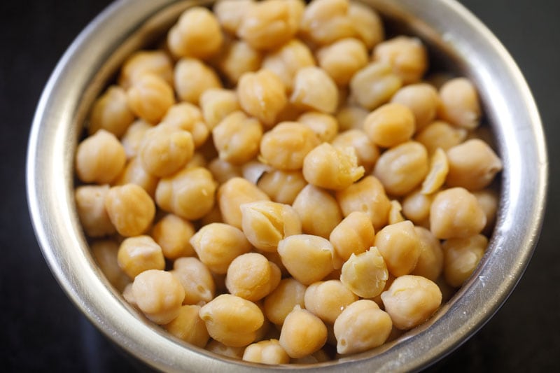 drained cooked chickpeas. 