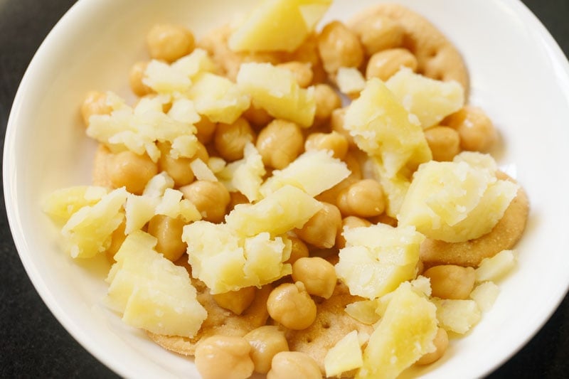 papdis topped with boiled potatoes and chickpeas. 