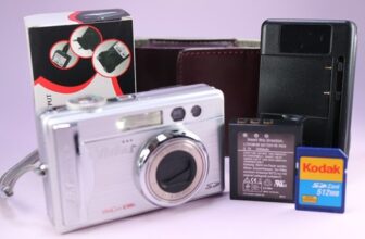 Vivitar Digital Camera Vivicam 8300s 8.1MP Silver Tested Full Working Set