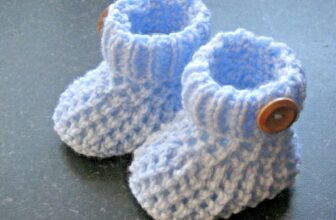 CUTE PAIR HAND KNITTED BABY BOOTIES in BLUE – SIZE 0-3 MONTHS (1)