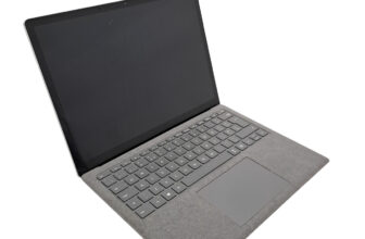 Microsoft Laptop Surface 4 13.5″ i5-1145G7 8GB DDR4 512GB NVMe *Cracked screen*