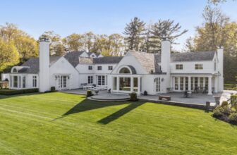 This $8.3M Long Island estate was designed by the architect behind 15 Central Park West
