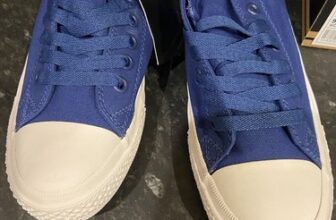 converse chuck taylor BNIB MENS 7.5 Woman’s 9.5