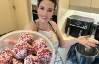 Protein Bomb; Coconut Beetroot & Almond Balls