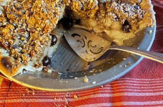 Feeding My Enthusiasms: Peach-Blueberry Crumble Topped Pie