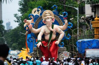 Ganesh Utsav and the Politics of Urban Public Space  – The Metropole