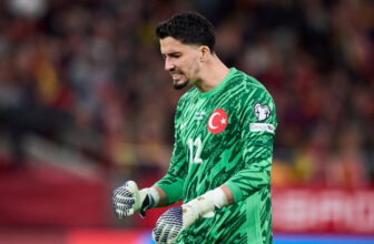 Man United hold fresh talks with agents of Altay Bayindir over potential exit