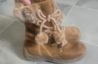 Girl’s Plush Fluffy Winter Snow Boots Size Junior 1 Side Zip excellent condition