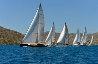 Raising the sails