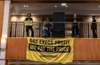 BREAKING: Greenpeace activists disrupt major gas conference in Sydney