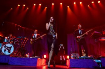 Photos: Amber Mark Shares ‘Pretty Ideas’ at Thalia Hall During Lollapalooza Aftershow