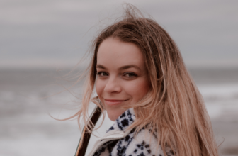 Amy Tjasink releases music video for new single, “Kommetjie Boys” – Texx and the City
