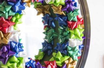 DIY Holiday Gift Bow Wreath