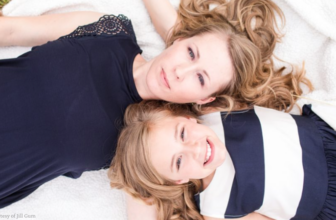 Creative Mother Daughter Photoshoot Ideas. Top Poses & Tips!