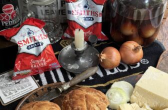 Pub Style Cheese & Onion Cobs (Bread Rolls)