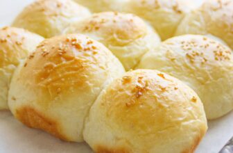 Soft Homemade Dinner Rolls