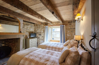 Creating a Welcoming Guest Bedroom in 2024