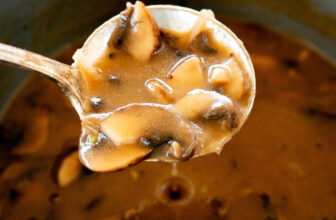 Rich Mushroom Gravy Recipe for Schnitzel, Steak and More