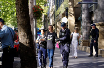 BREAKING: Greenpeace activists arrested after standing up to Big Gas in Sydney