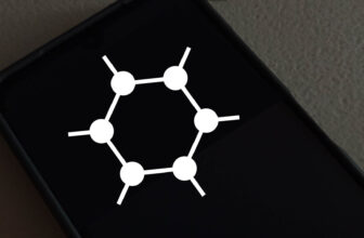 US man charged with felony after phone wipes itself during seizure