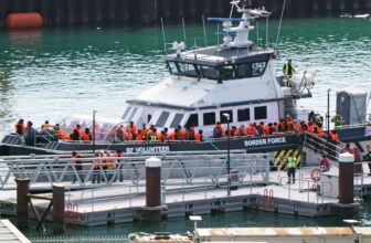 Hundreds of migrants cross Channel after hiatus