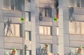 Woman jumps from burning apartment into fire brigade basket
