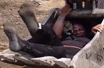 Woman refuses to get off excavator and gets stuck in bucket