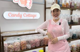 This S’pore candy seller livestreams 6 hours a day—and packs as many as 300 orders daily