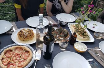 How to Be a Good Dinner Party Guest
