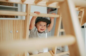 How to Create the Minimalist Montessori Playroom of Your Dreams