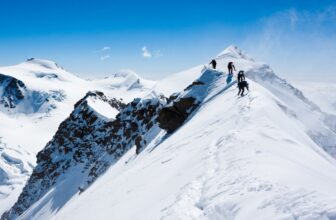 Mountain etiquette: how to treat your guide