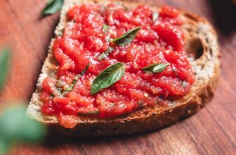 Pan con Tomate: The Easy Spanish Tomato Bread Recipe