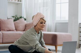 How Women Over 50 Can Use Technology Mindfully to Reconnect and Thrive – thisisyourbestyear