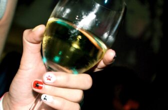 FORGET THE SNOBS, SAYS ECONOMIST OF WINE